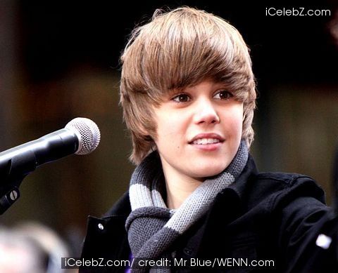 Justin Bieber Smiling Cute. Stop smiling Bieber!